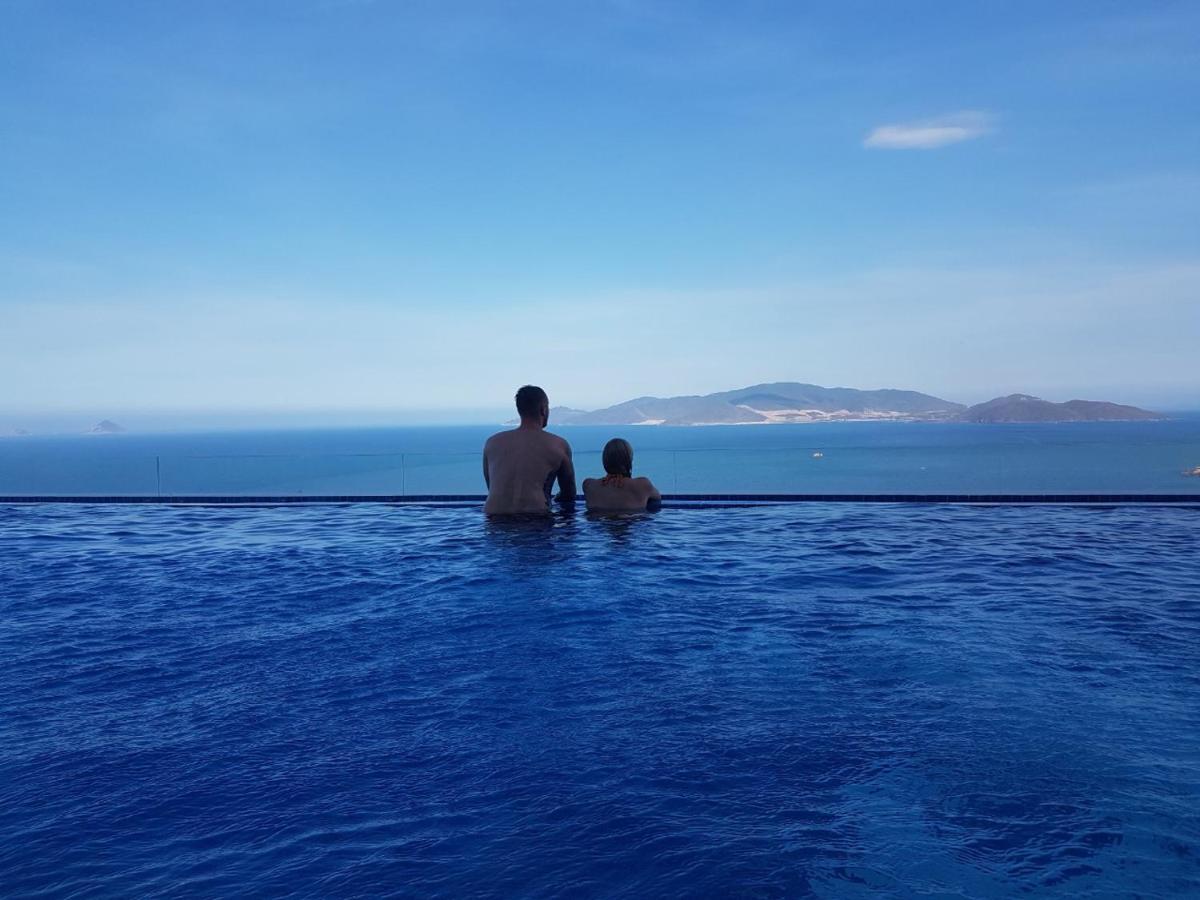 Lustay Scenia Bay