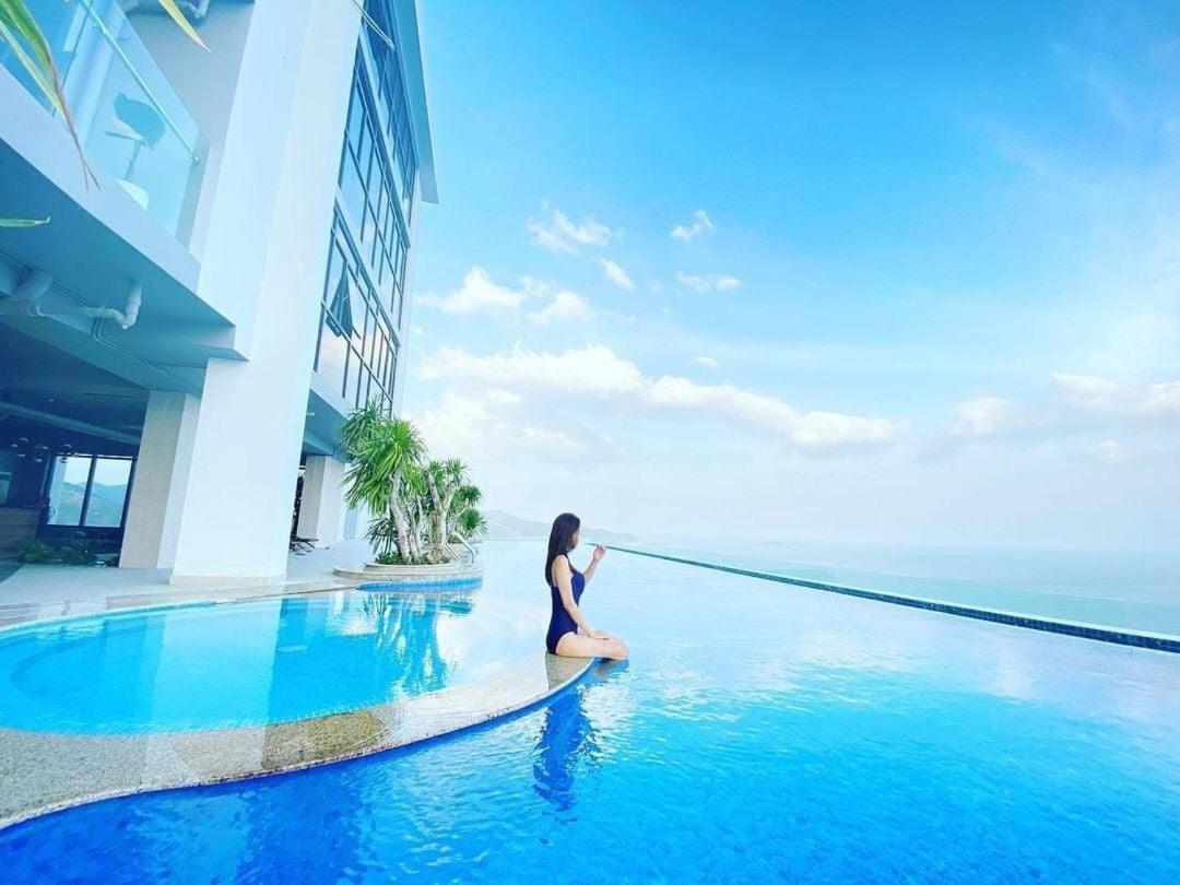 Lustay Scenia Bay *